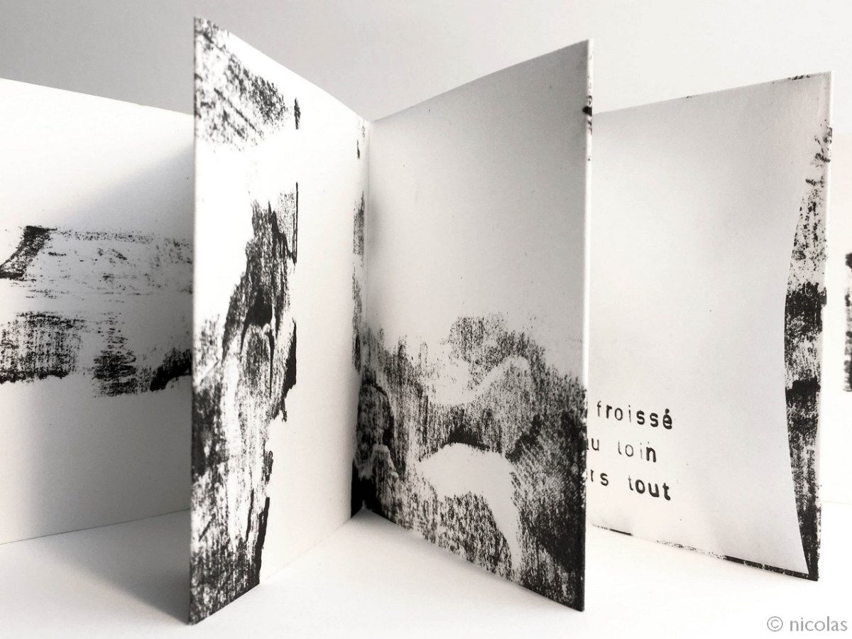 À yeux clos&nbsp;[4]